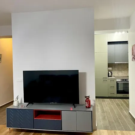 Short Apartment *