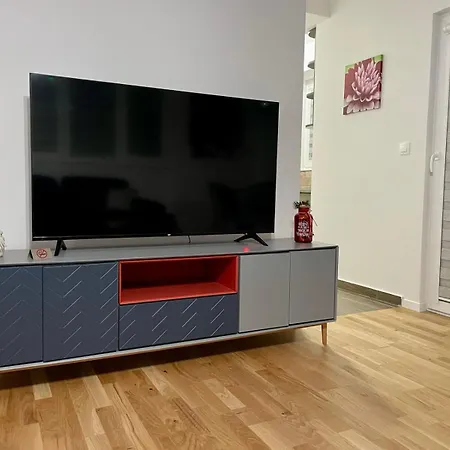 Apartment Short